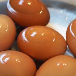 Ghidul Complet pentru Fierberea Ouălor: Cum să Obții Ouă Perfecte de Paște Fără Crăpături