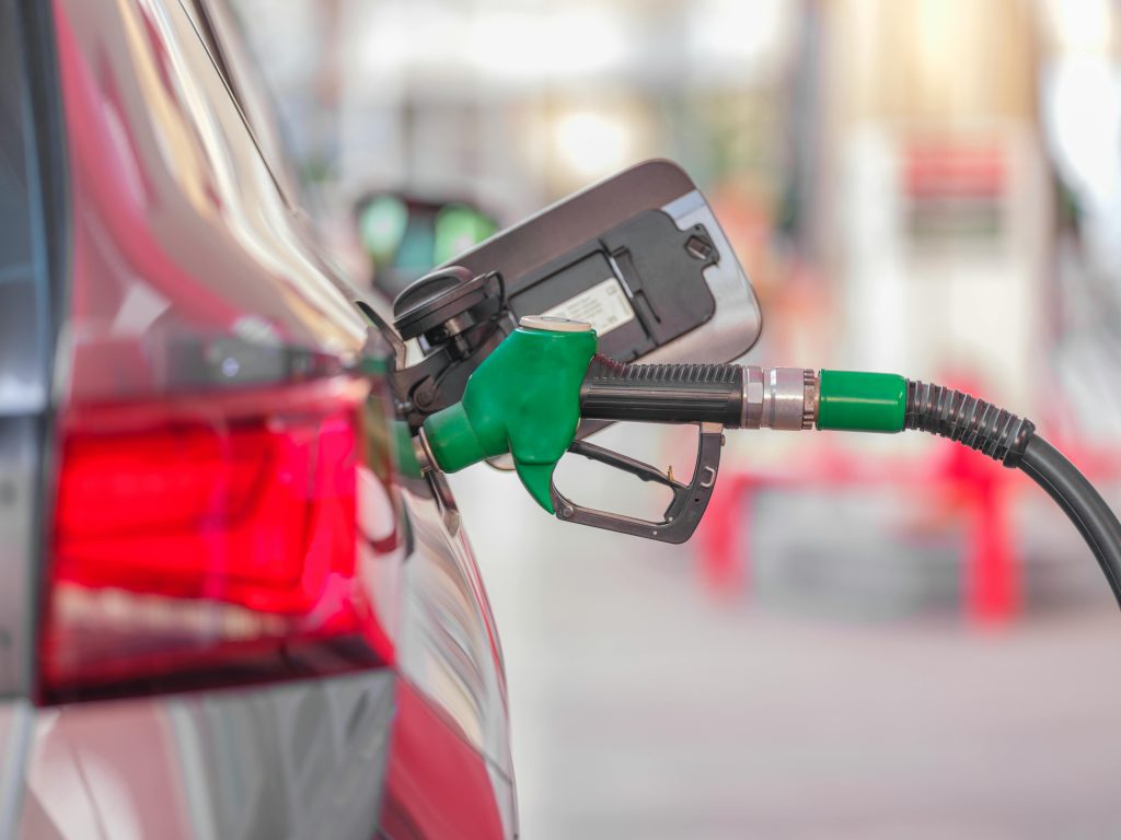 Scumpirile Carburanților de Florii: Impactul Asupra Șoferilor și Economiei Românești