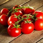 Efectele crizei economice asupra prețului roșiilor și alimentației de Paște în 2026