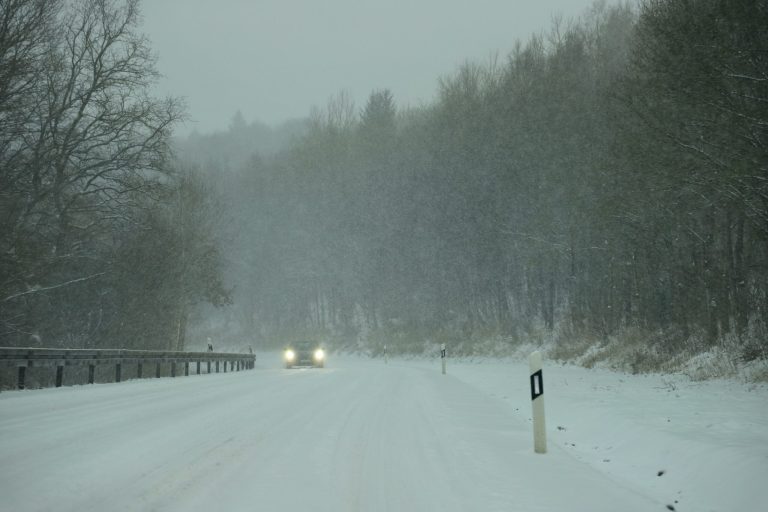 Impactul vremii severe în România: Cod galben și portocaliu de viscol pe 8 aprilie 2026