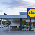 Lidl lansează cuponul de 50 de lei și reduceri de până la 38% înainte de Paște: O analiză a impactului asupra consumatorilor români
