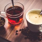 Ceai sau Cafea? O Analiză Profundă a Preferințelor Matinale și Impactul asupra Creierului