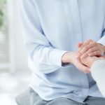 Impactul copilăriei asupra empatiei: Cum independența timpurie formează adulți care prioritizăm nevoile altora