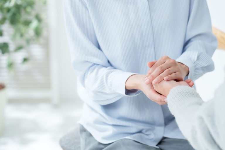 Impactul copilăriei asupra empatiei: Cum independența timpurie formează adulți care prioritizăm nevoile altora