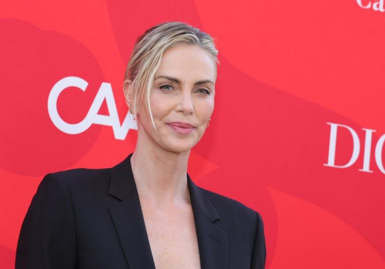 Tragedia din copilăria lui Charlize Theron: O poveste de violență și supraviețuire