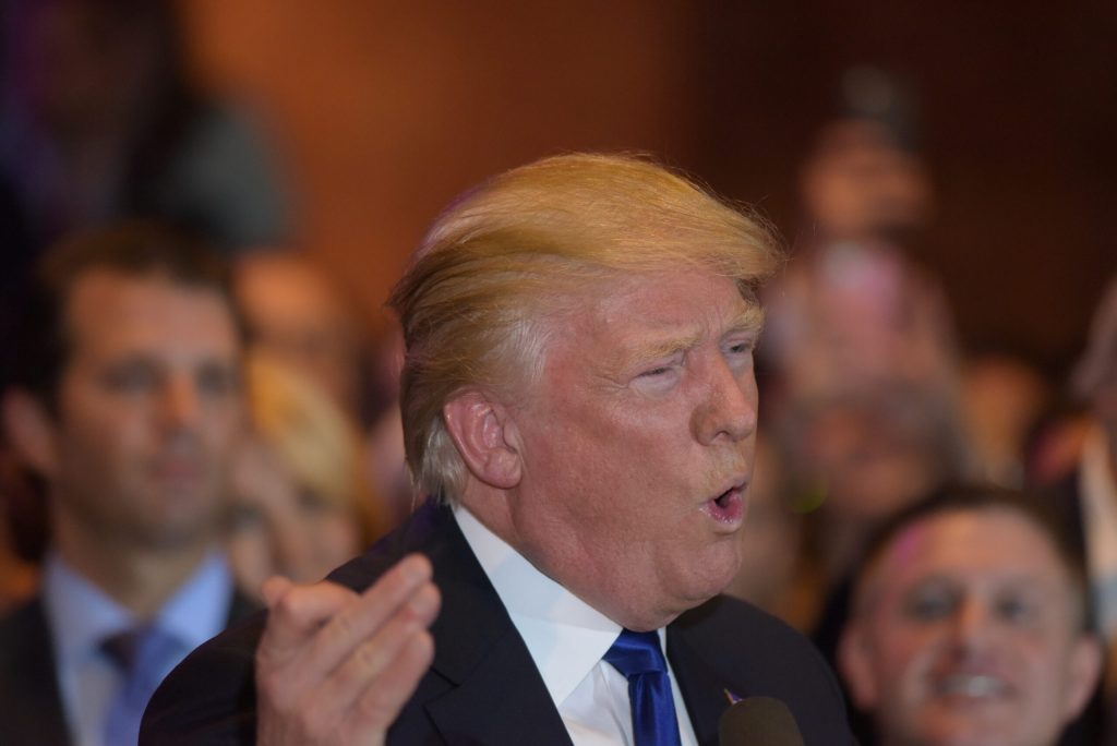 Regrete și Controverse: Tucker Carlson Își Retrage Sprijinul pentru Donald Trump