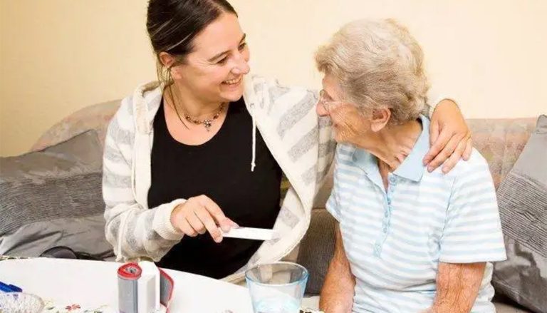 Îngrijitoare sau înșelătoare? Moștenirea controversată a unei pensionare din Roma și implicațiile sale legale și sociale
