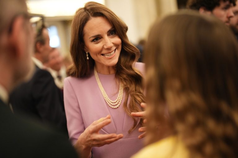 Omagiu Regal: Kate Middleton și Împlinirea a 100 de Ani de la Nașterea Reginei Elisabeta a II-a