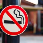 Marea Britanie lansează o măsură revoluționară împotriva fumatului: interdicția perpetuă pentru tineri