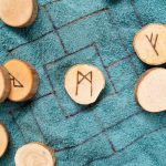 Othala Inversată: Mesaje Esoterice și Implicațiile Financiare pentru Nativii Capricorn și Celelalte Zodii în 23 Aprilie 2026