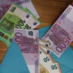 Când integritatea contează: Povestea emoționantă a unei menajere din Stuttgart care a refuzat să fure 4.000 de euro