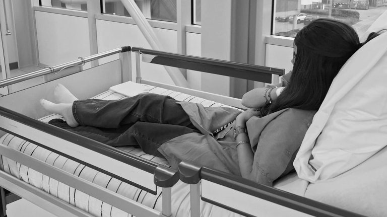 Tragedia unei tinere influencere: Moartea lui Jade Kops și impactul său asupra conștientizării cancerului infantil