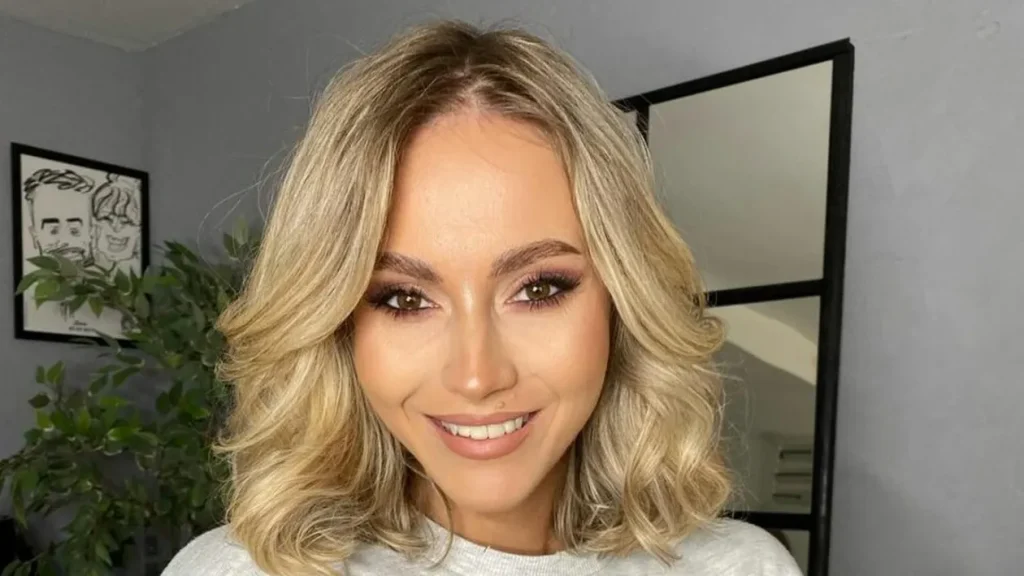 Andreea Perju și Iubitul Misterios: O Analiză a Despărțirii în Contextul Showbiz-ului Românesc