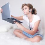 Transformarea sistemului de încărcare pentru laptopuri: Impactul dispariției încărcătoarelor clasice în Uniunea Europeană