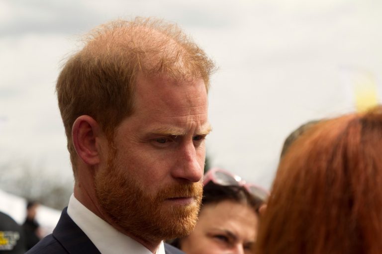 Tensiuni în Familia Regală Britanică: Impactul Declarațiilor Prințului Harry asupra Relațiilor cu Regele Charles