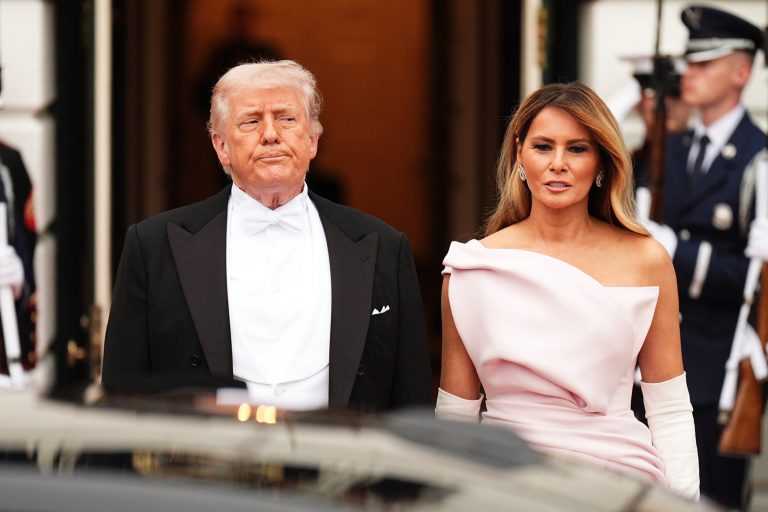 Momentul Penibil din Relația Trump: O Găselniță sau O Realitate Neagră?