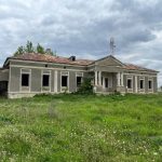 Conacul din Neamț: O oportunitate unică la un preț accesibil și provocările sale