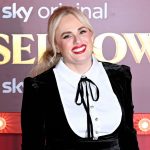 Rebel Wilson în mijlocul unei furtuni legale: Scandalul de hărțuire și defăimare care zguduie industria filmului