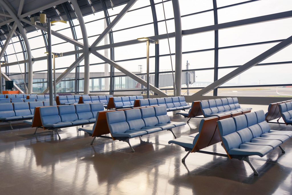Criza combustibilului amenință aeroporturile regionale din Europa: Implicații și perspective