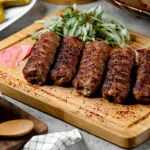 Rețeta Veche de Mici: Povestea și Tradiția unui Preparat Românesc Emblematic