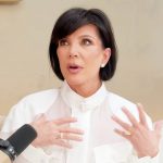 Kris Jenner și Presiunea Estetică: O Privire Detaliată asupra Controversei Din Jurul Intervențiilor Sale Chirurgicale