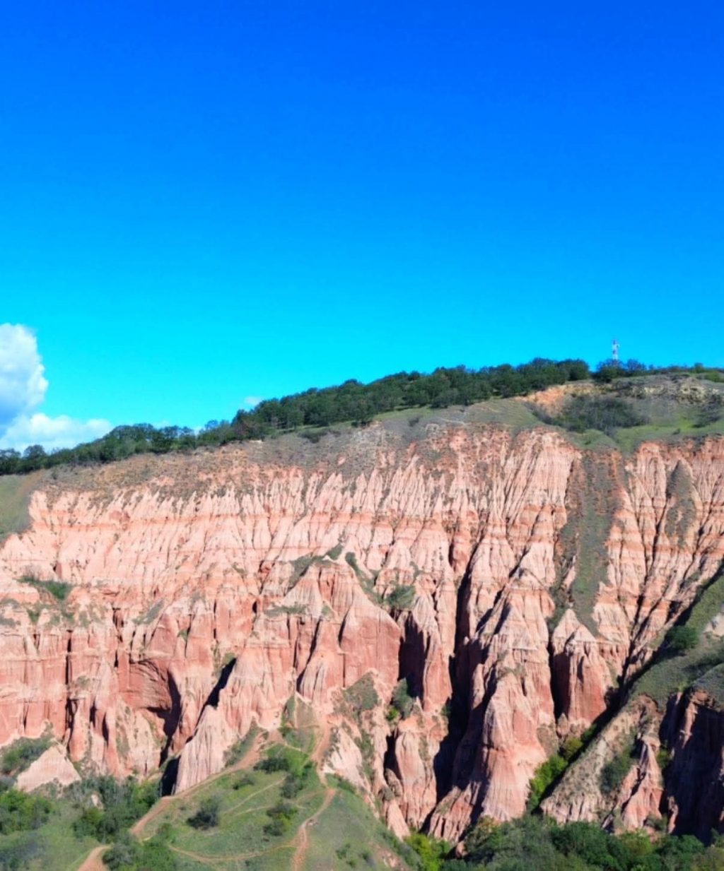 Descoperirea Râpei Roșii: O bijuterie naturală a României și impresiile unui turist străin