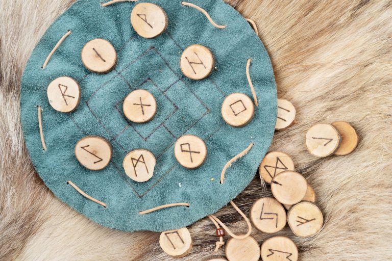 Pericolele Generozității: Analiza Horoscopului Rune pentru 5 Mai 2026