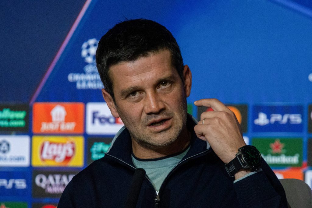 Cristi Chivu: De la terenul de fotbal la sala de clasă - O analiză a parcursului academic și profesional al fostului căpitan al naționalei României