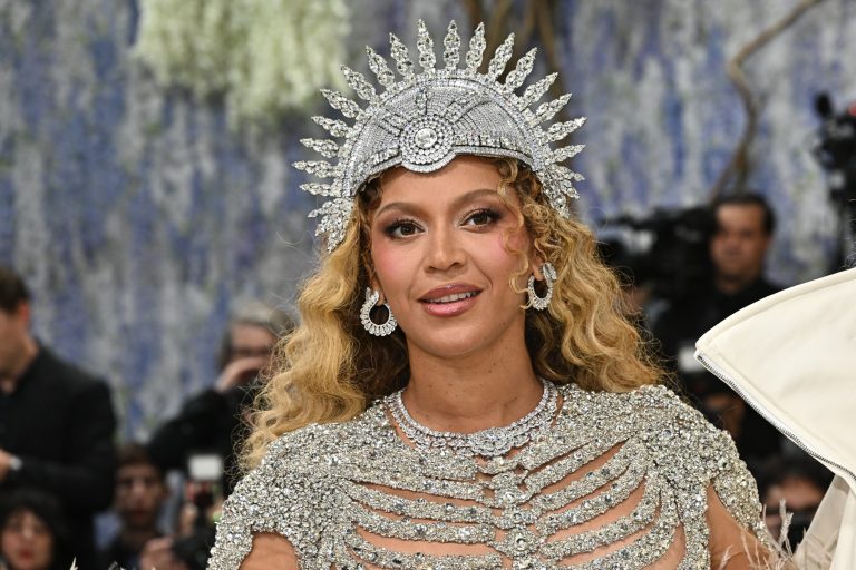 Beyonce Strălucește la Met Gala 2026: O Celebratie a Modului și Artei prin Scheletul Uman