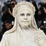 Heidi Klum și Transformarea sa Artistică la Met Gala 2026: O Sculptură Vie în Onorarea Modei