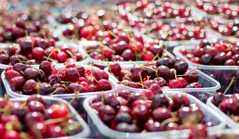 Cireșele Românești: O Delicatesă Sezonieră în București și Provocările Pieței Locale
