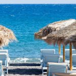 Caz inedit în turism: Un turist despăgubit pentru lipsa șezlongurilor pe plajă