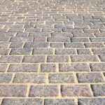 Oțetul Alb: Soluția Naturală pentru Curățarea Teraselor și Îndepărtarea Mușchiului și Algelor