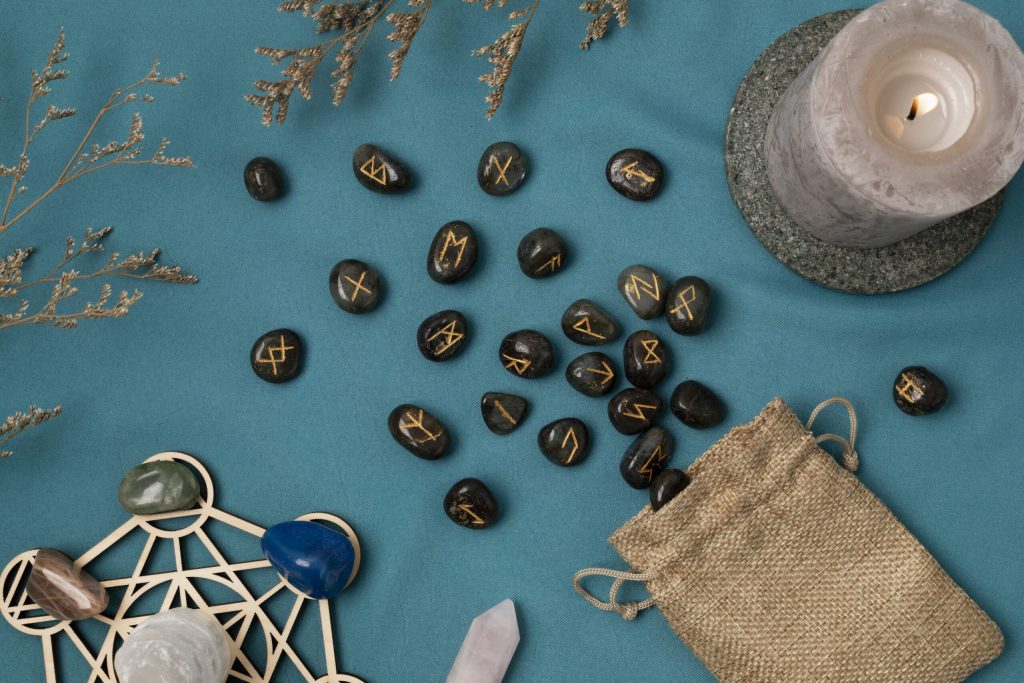 Horoscop rune 9 mai 2026: Schimbări majore și lecții de viață pentru toate zodiile