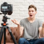 În spatele cortinei digitale: Adevărul despre influencerii și reclamele virale