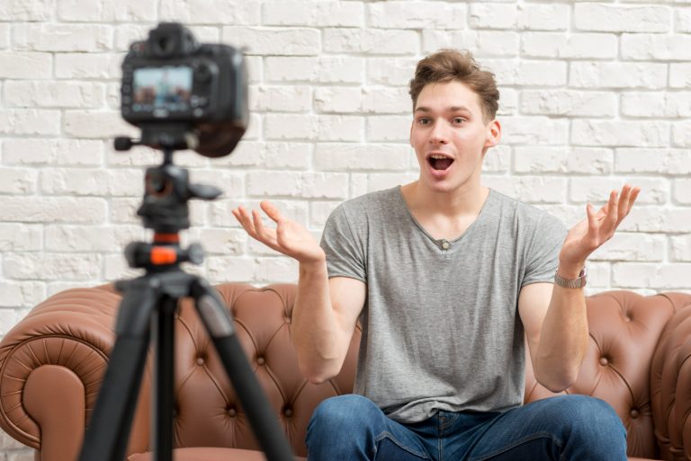 În spatele cortinei digitale: Adevărul despre influencerii și reclamele virale