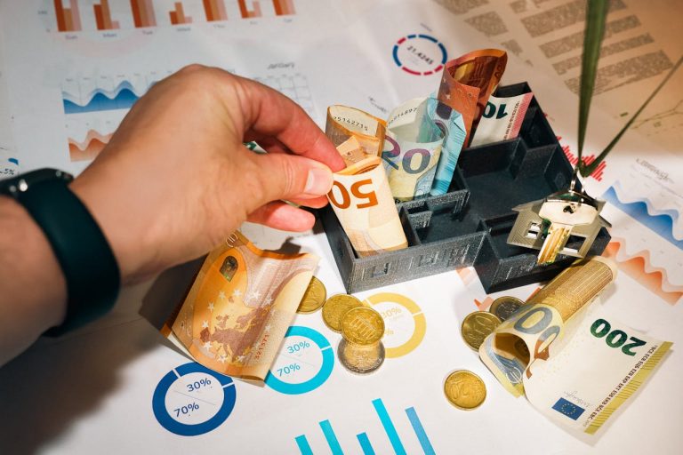 Investițiile în Tezaur: O oportunitate pentru români cu dobânzi atractive și fără impozit