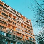 Decizia Tribunalului București: Reguli noi pentru asociațiile de proprietari în privința chiriei pentru boxe și spații comune