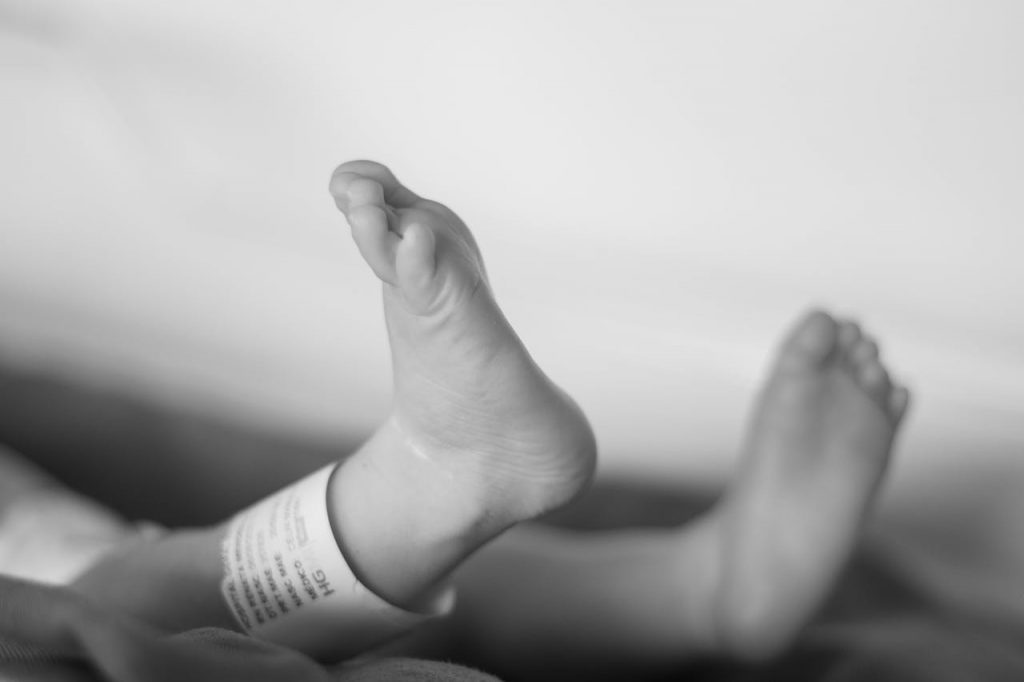 Tragedie la Maternitatea Polizu: Moartea unui Bebeluș și Acuzațiile de Neglijență