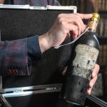 Povestea incredibilă a vinului de 130 de ani descoperit sub podeaua unui castel: O adevărată comoară uitată