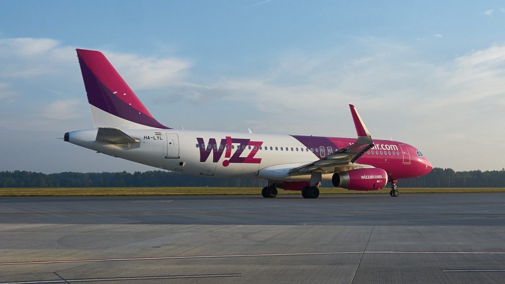 Revoluția conectivității în zbor: Wizz Air și implementarea internetului Starlink la bordul aeronavelor