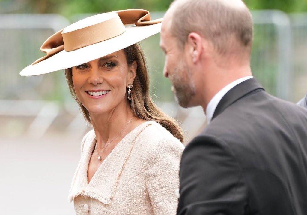 Kate Middleton și Eticheta Regală: O Analiză a Ținutei Sale la Nunta lui Peter Phillips