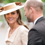 Kate Middleton și Eticheta Regală: O Analiză a Ținutei Sale la Nunta lui Peter Phillips