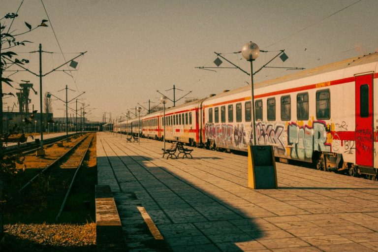 Impactul Schimbărilor în Transportul Feroviar către Litoral: Ce Trebuie să Știe Turiștii