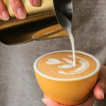 Impactul unei simple pauze de cafea: cazul angajatei concediate și implicațiile legale
