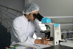 Glucozamina și Riscurile Asupra Sănătății Cognitive: O Analiză Detaliată a Conexiunii cu Boala Alzheimer