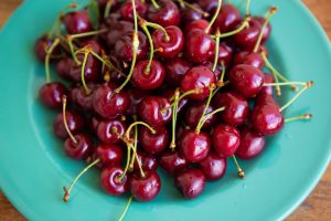 Cireșele: Beneficii, Riscuri și Impact asupra Somnului - Ghidul Complet al Acestui Fruct Delicios