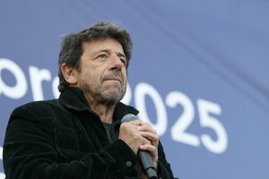 Patrick Bruel: Cazul controversat al artistului francez și implicațiile sociale ale acuzațiilor de agresiune