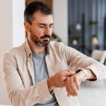 Punctualitate și Relaxare: Legătura Psihologică Dintre Cei Care Ajung Mereu Devreme și Starea de Bine