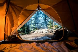 Explorarea Campingului în România: Reguli, Locații și Implicații pentru Turiști